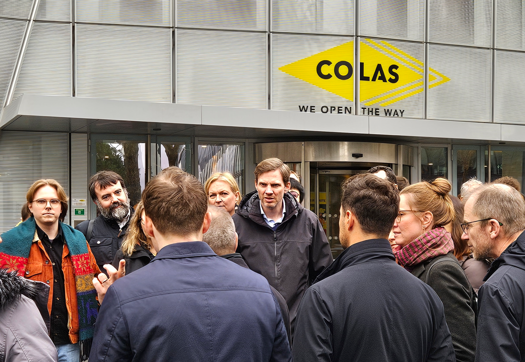 Les experts du projet Elaborator devant le siège de Colas